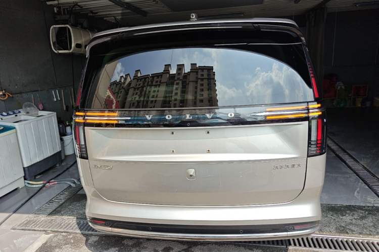 Used Volvo EM90 2025 Ultra Six-Seater Rear