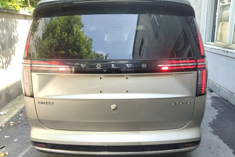 Used Volvo EM90 2025 Ultra Six-Seater Rear