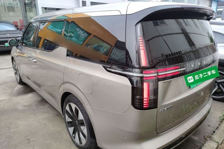 Used Volvo EM90 2025 Ultra Six-Seater Rear Left 45 Deg