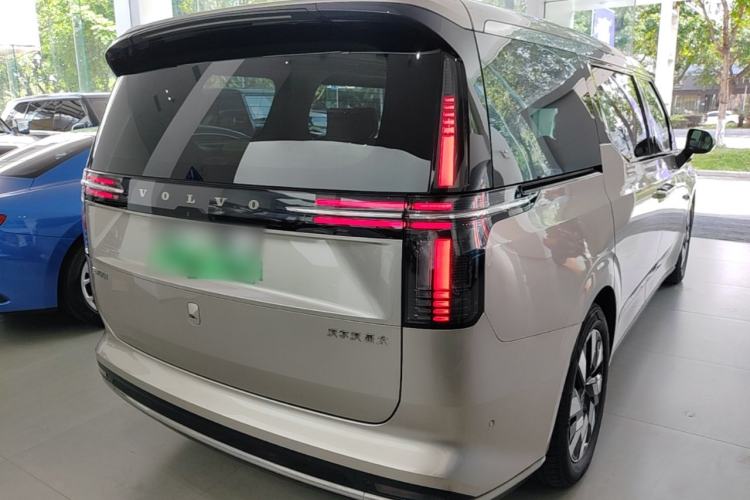 Used Volvo EM90 2025 Ultra Six-Seater Rear Right 45 Deg