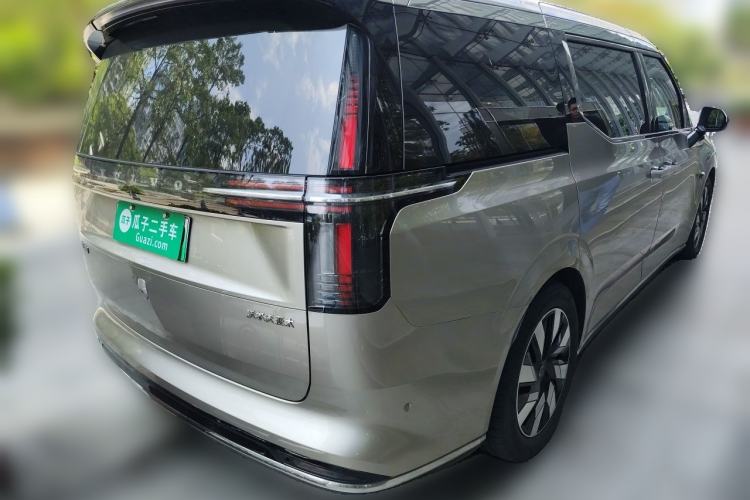 Used Volvo EM90 2025 Ultra Six-Seater Rear Right 45 Deg