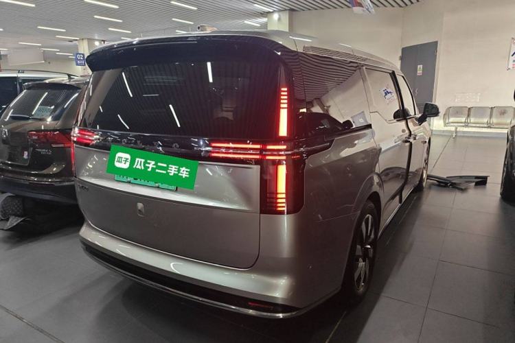 Used Volvo EM90 2025 Ultra Six-Seater Rear Right 45 Deg