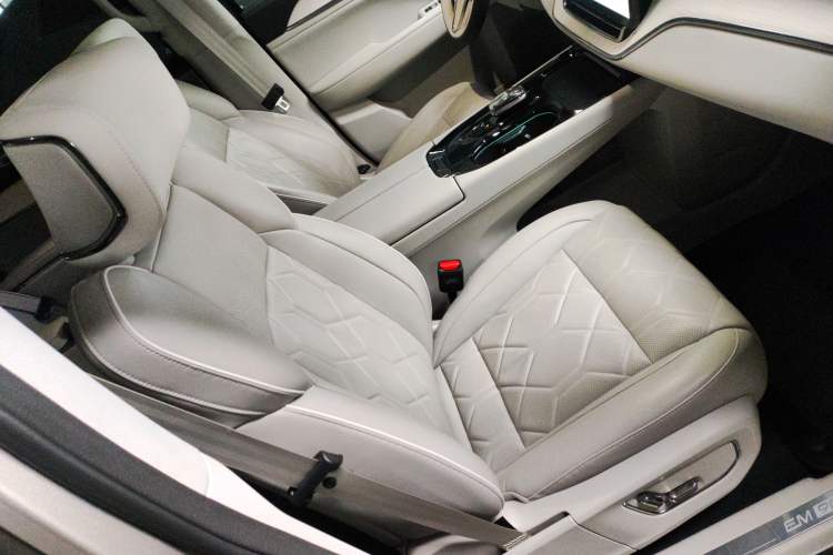 Used Volvo EM90 2025 Ultra Six-Seater Right Front Seat