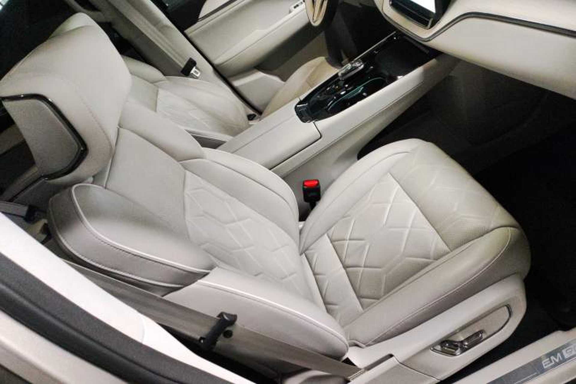 Used Volvo EM90 2025 Ultra Six-Seater Right Front Seat