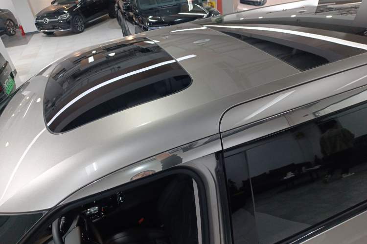 Used Volvo EM90 2025 Ultra Six-Seater Roof