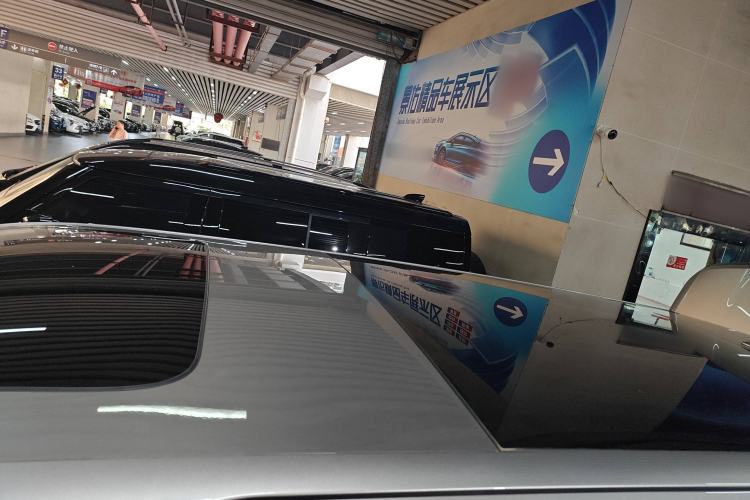 Used Volvo EM90 2025 Ultra Six-Seater Roof