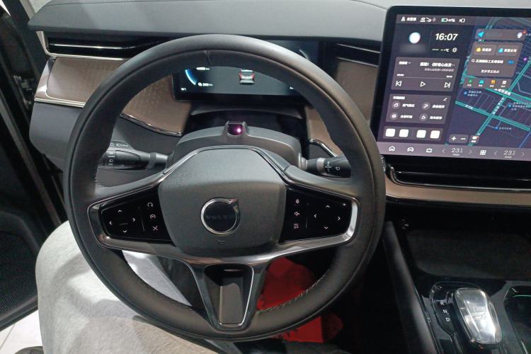 Used Volvo EM90 2025 Ultra Six-Seater Steering Wheel
