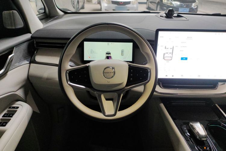 Used Volvo EM90 2025 Ultra Six-Seater Steering Wheel