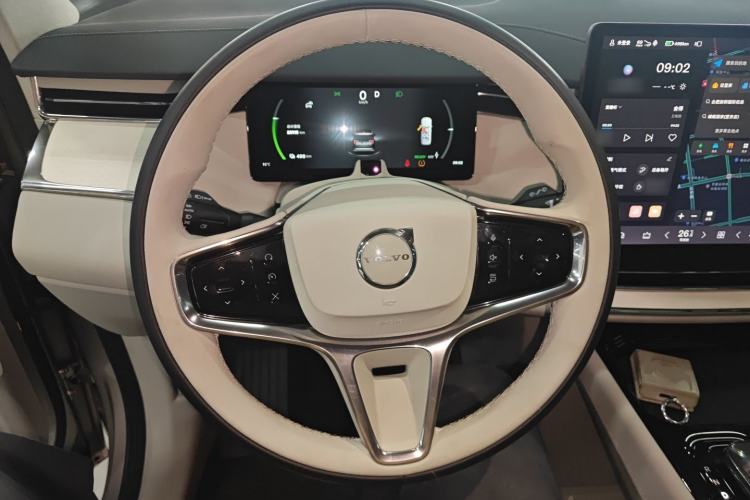 Used Volvo EM90 2025 Ultra Six-Seater Steering Wheel