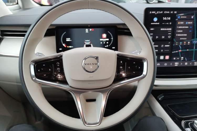Used Volvo EM90 2025 Ultra Six-Seater Steering Wheel