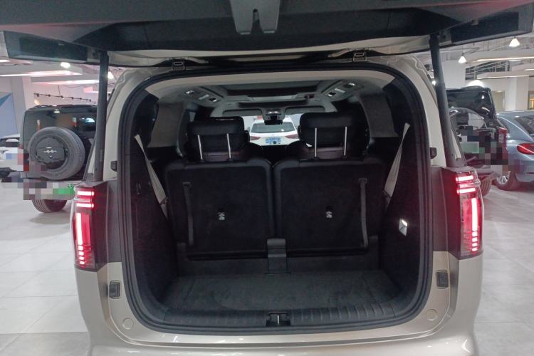 Used Volvo EM90 2025 Ultra Six-Seater Trunk