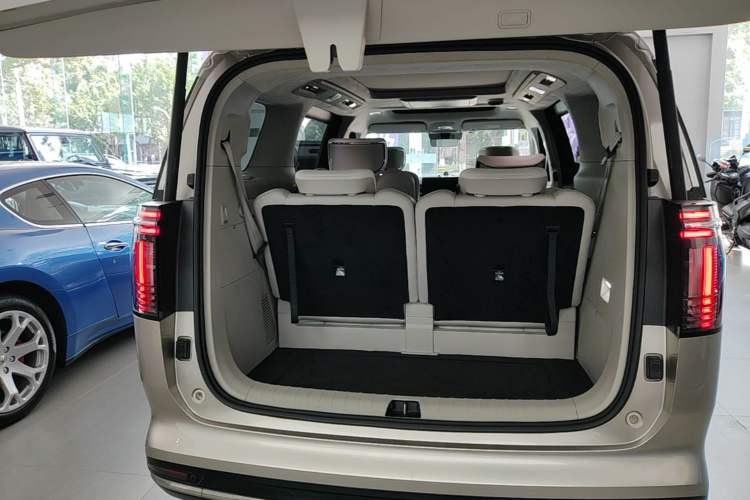 Used Volvo EM90 2025 Ultra Six-Seater Trunk