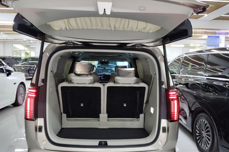 Used Volvo EM90 2025 Ultra Six-Seater Trunk
