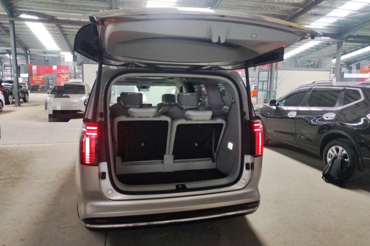 Used Volvo EM90 2025 Ultra Six-Seater Trunk