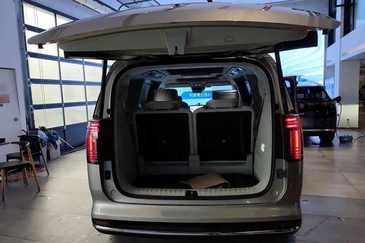 Used Volvo EM90 2025 Ultra Six-Seater Trunk