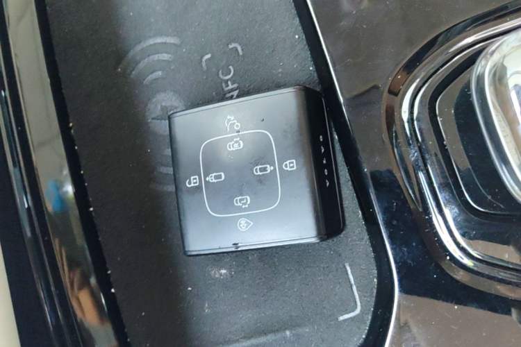 Used Volvo EM90 2025 Ultra Six-Seater Vehicle Key