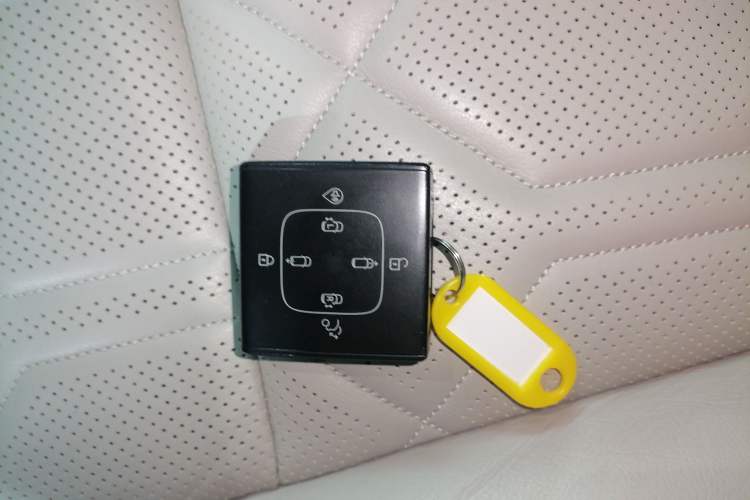 Used Volvo EM90 2025 Ultra Six-Seater Vehicle Key