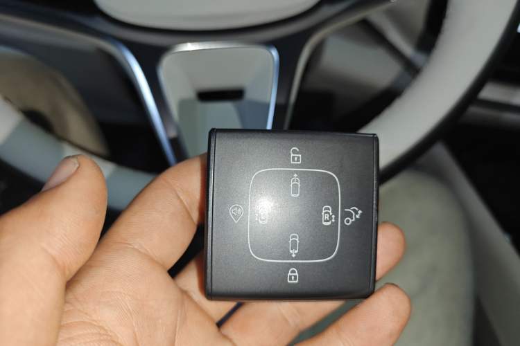 Used Volvo EM90 2025 Ultra Six-Seater Vehicle Key