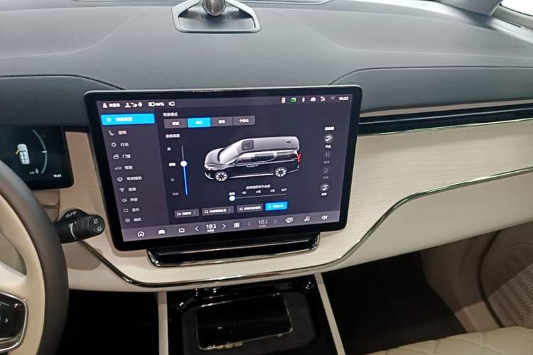 Used Volvo EM90 2025 Ultra Six-Seater Audio And AC Panel