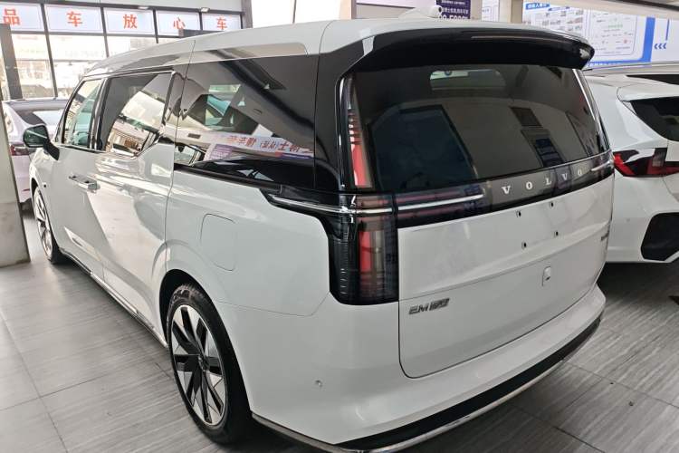 Used Volvo EM90 2025 Ultra Six-Seater Exterior 2