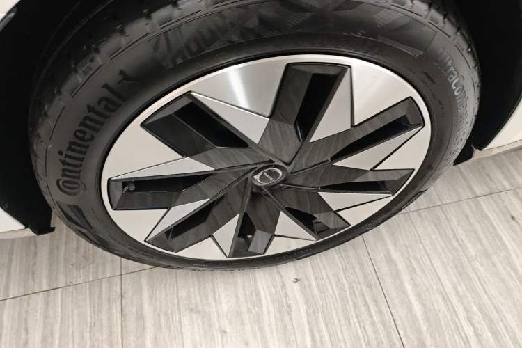 Used Volvo EM90 2025 Ultra Six-Seater Exterior 5