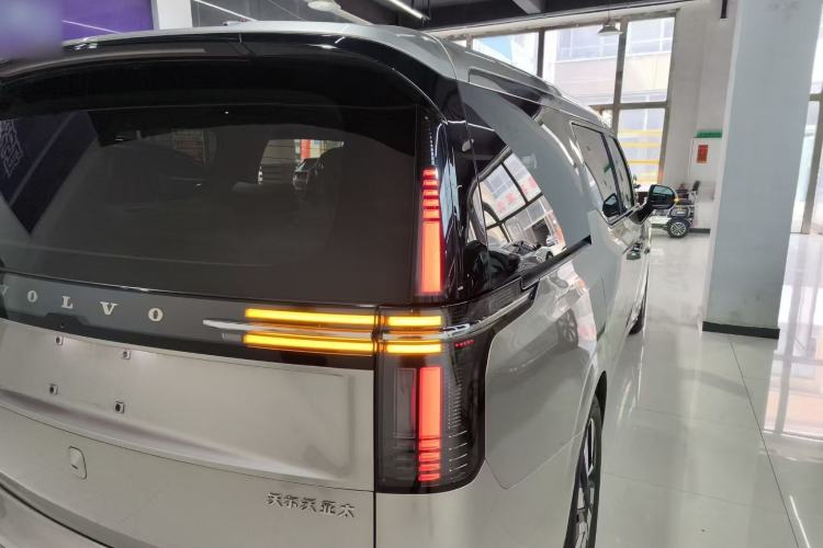 Used Volvo EM90 2025 Ultra Six-Seater Exterior 7