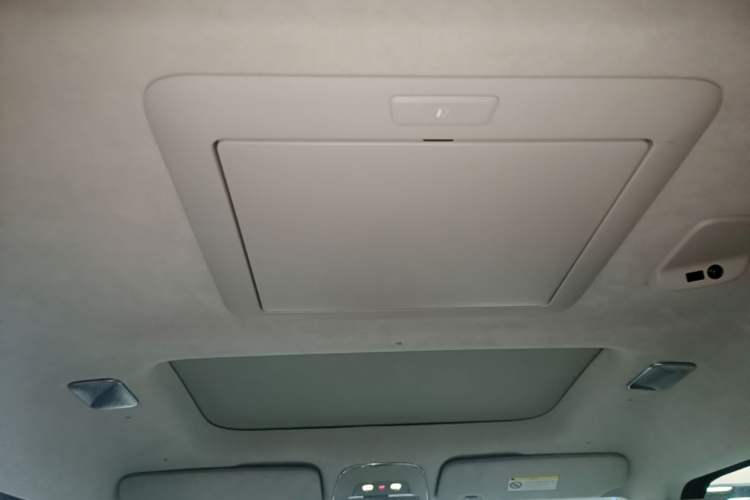 Used Volvo EM90 2025 Ultra Six-Seater Headliner