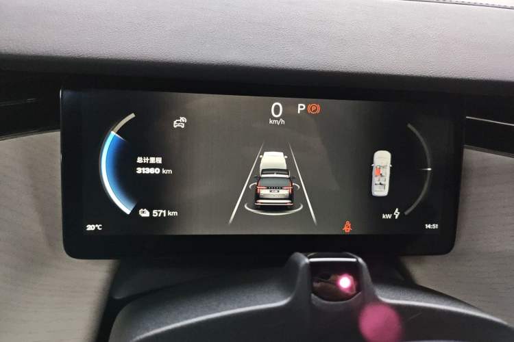Used Volvo EM90 2025 Ultra Six-Seater Instrument Cluster
