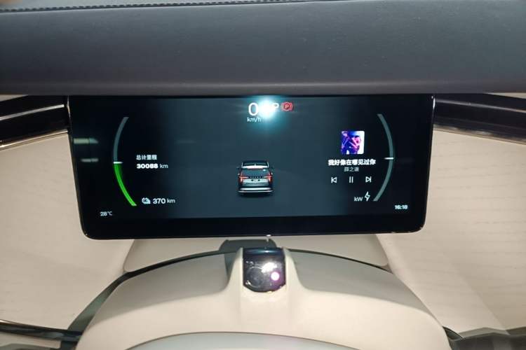 Used Volvo EM90 2025 Ultra Six-Seater Instrument Cluster