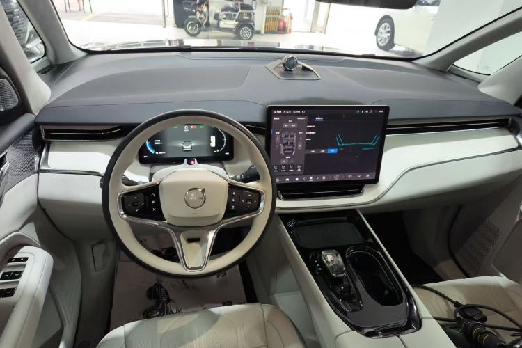 Used Volvo EM90 2025 Ultra Six-Seater Interior 1