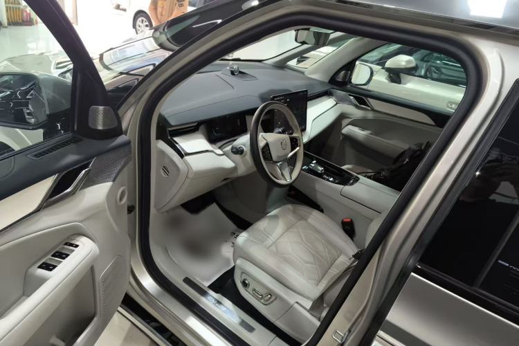 Used Volvo EM90 2025 Ultra Six-Seater Interior 3