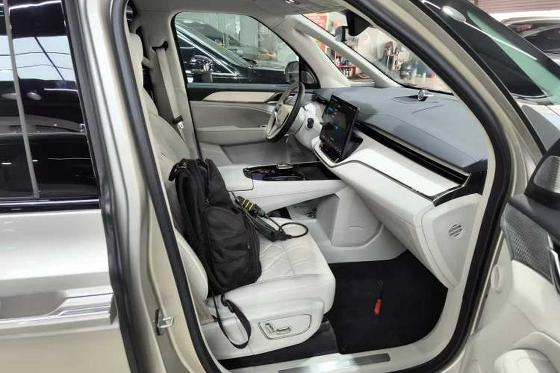 Used Volvo EM90 2025 Ultra Six-Seater Interior 6