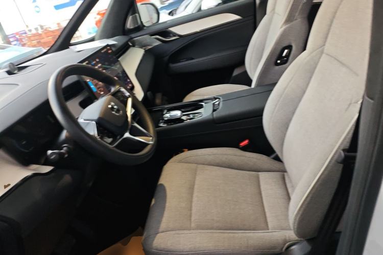 Used Volvo EM90 2025 Ultra Six-Seater Left Front Seat