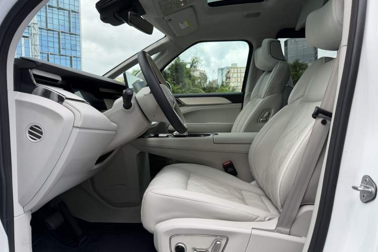 Used Volvo EM90 2025 Ultra Six-Seater Left Front Seat