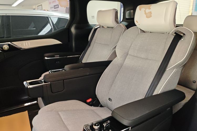 Used Volvo EM90 2025 Ultra Six-Seater Left Rear Seat