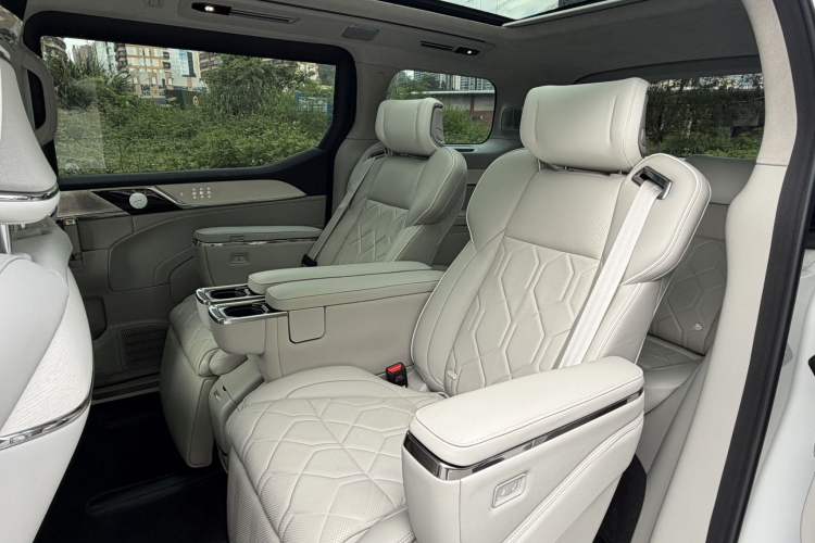 Used Volvo EM90 2025 Ultra Six-Seater Left Rear Seat