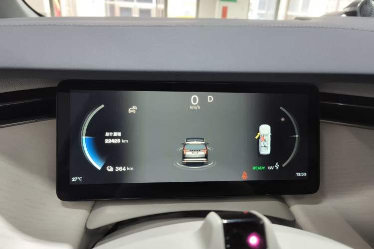 Used Volvo EM90 2025 Ultra Six-Seater Odometer Close Up