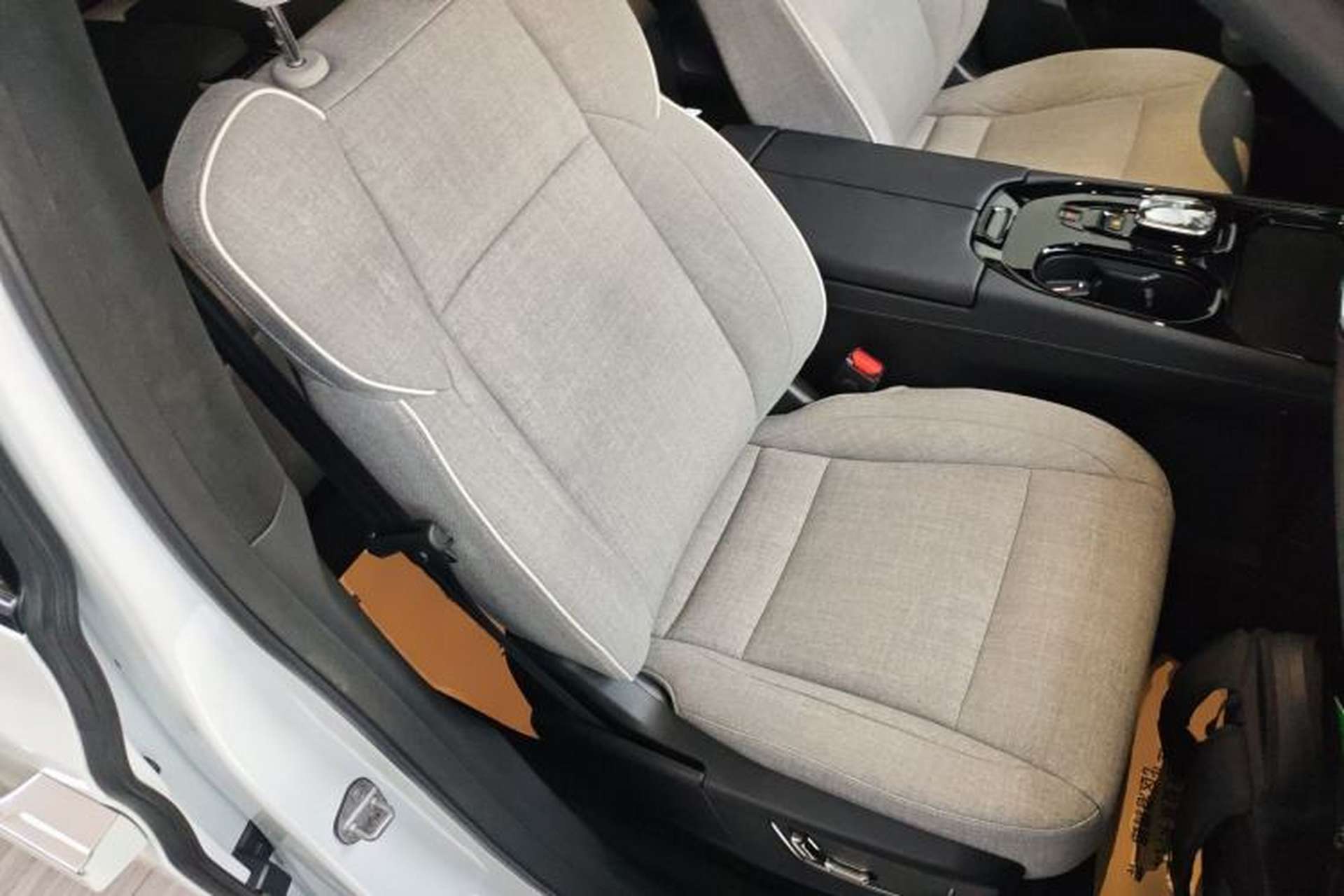 Used Volvo EM90 2025 Ultra Six-Seater Right Front Seat