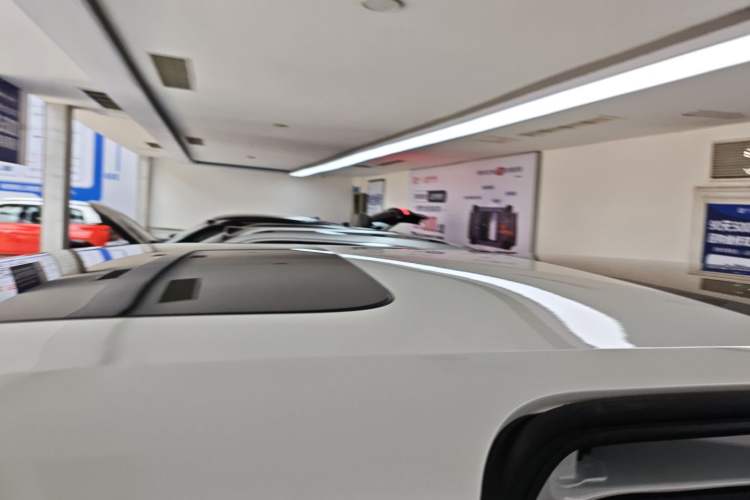 Used Volvo EM90 2025 Ultra Six-Seater Roof