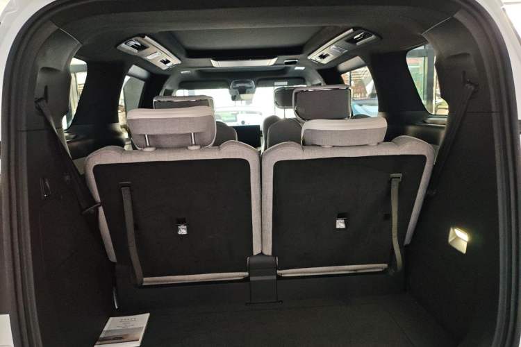 Used Volvo EM90 2025 Ultra Six-Seater Trunk