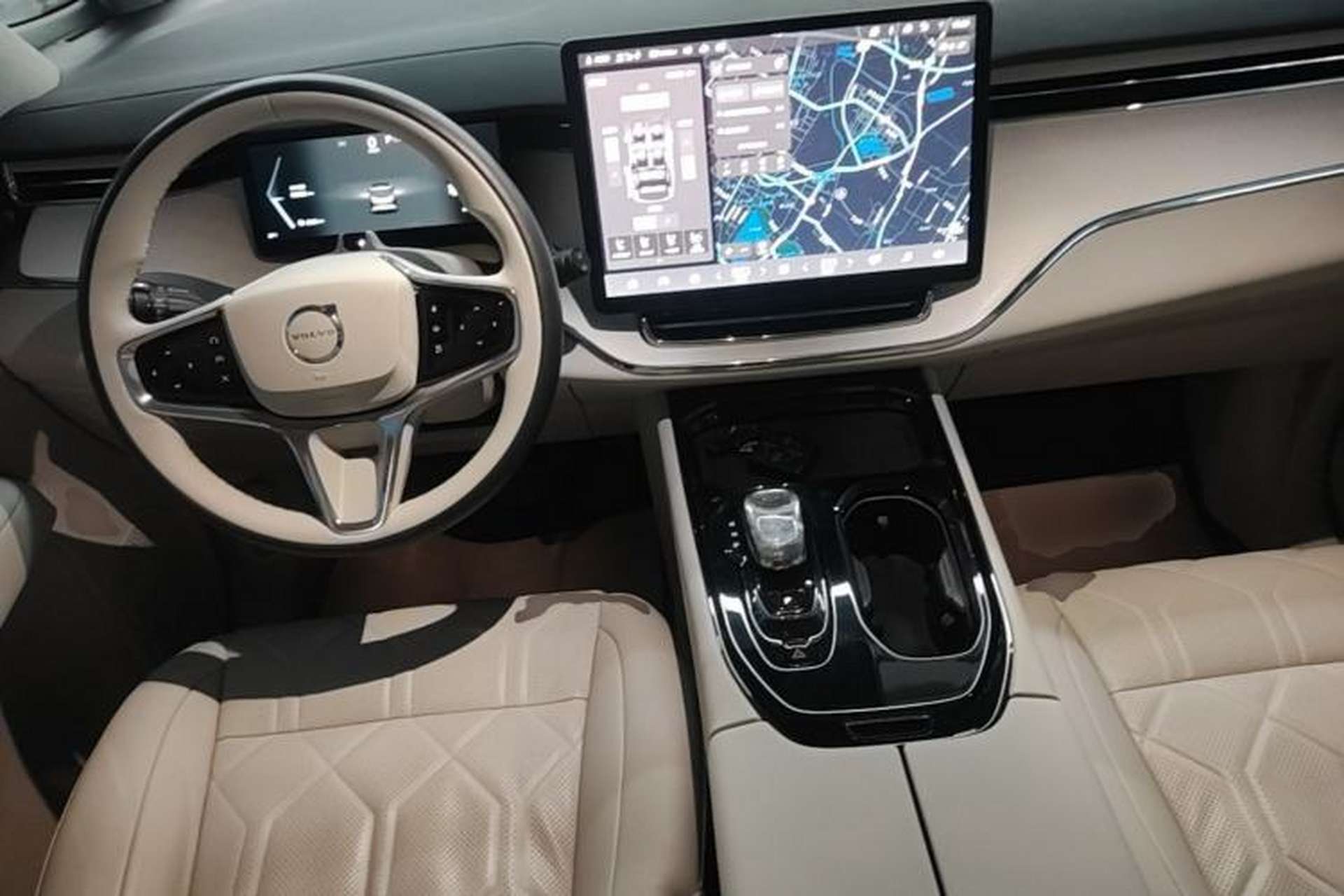Used Volvo EM90 2025 Ultra Six-Seater Center Console