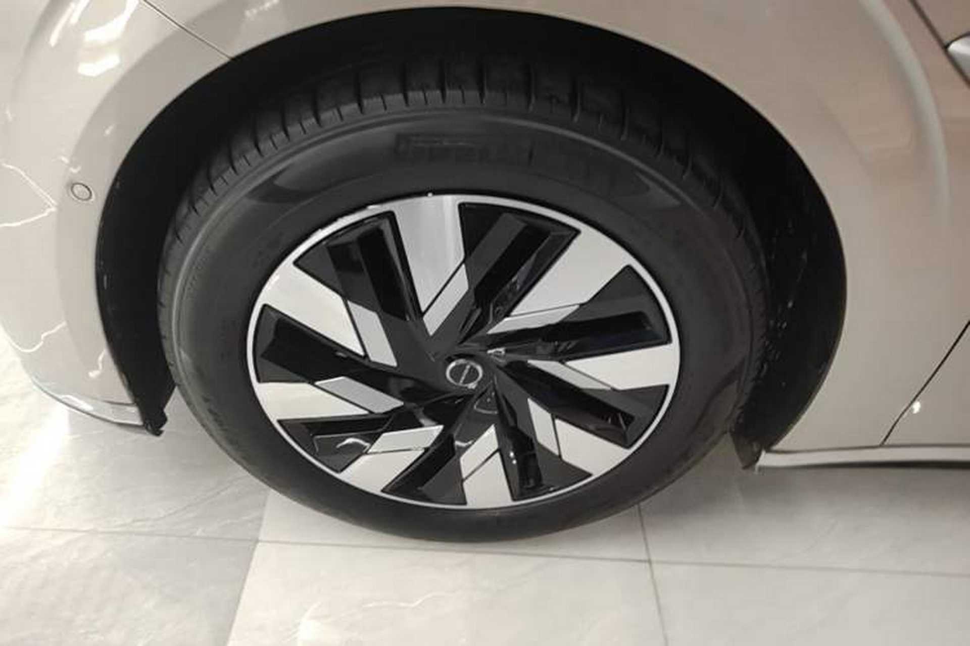 Used Volvo EM90 2025 Ultra Six-Seater Exterior 4