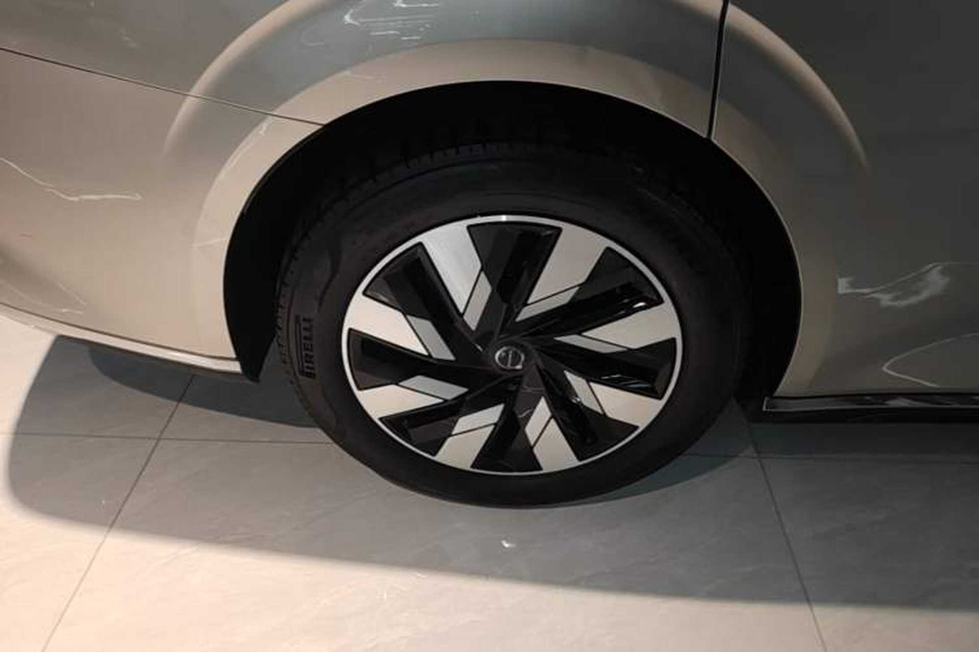 Used Volvo EM90 2025 Ultra Six-Seater Exterior 5