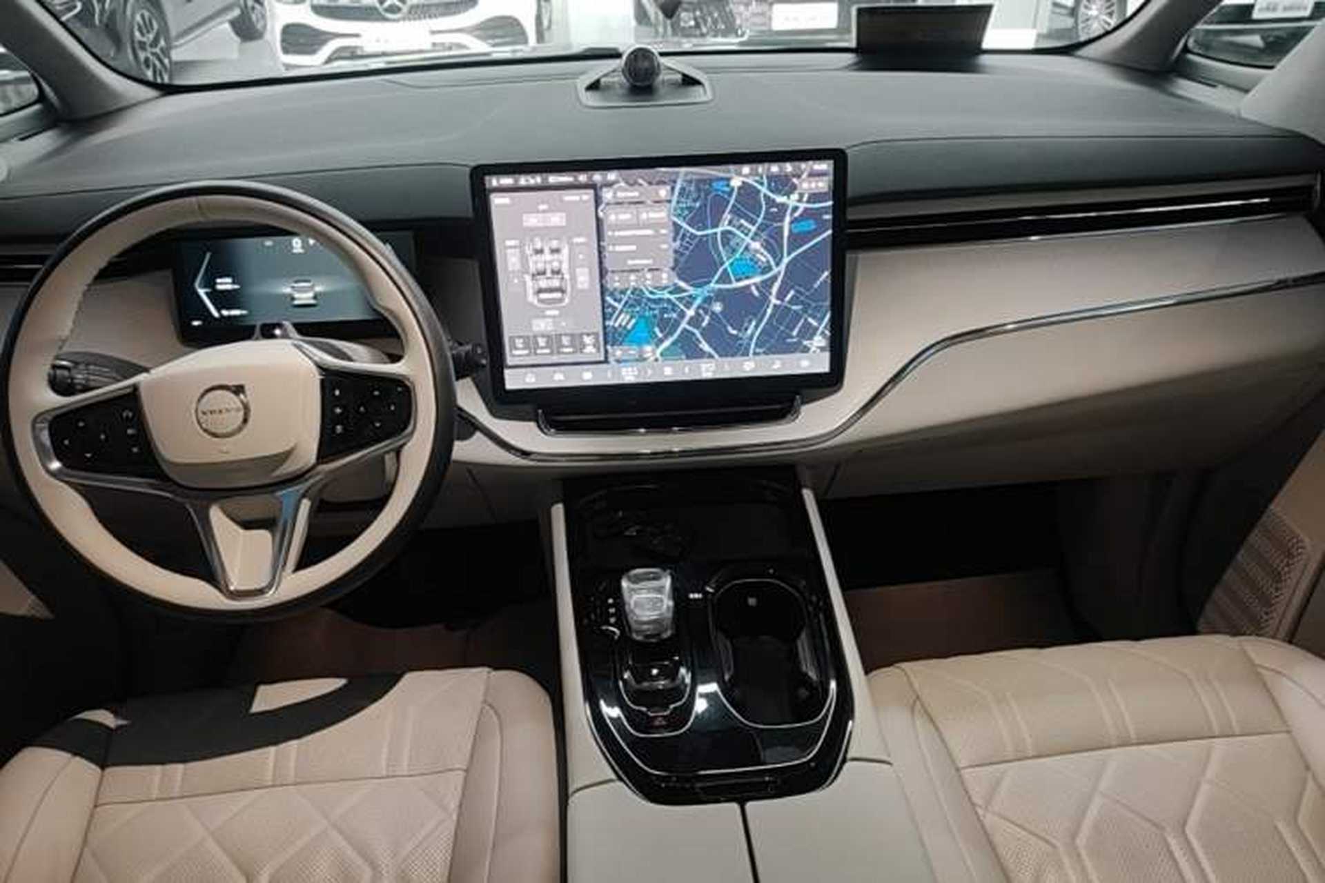 Used Volvo EM90 2025 Ultra Six-Seater Gear Lever