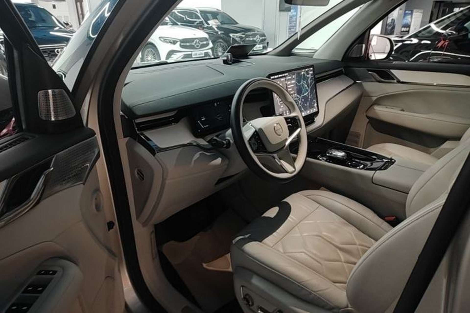 Used Volvo EM90 2025 Ultra Six-Seater Left Front Seat