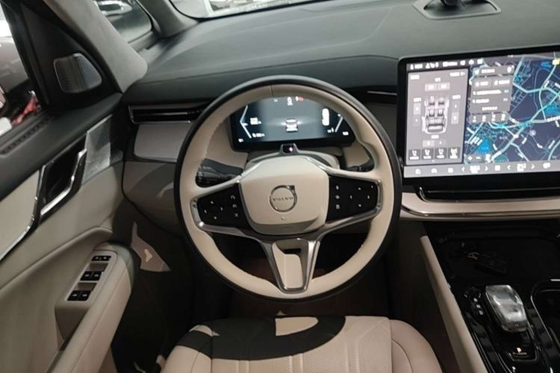 Used Volvo EM90 2025 Ultra Six-Seater Steering Wheel