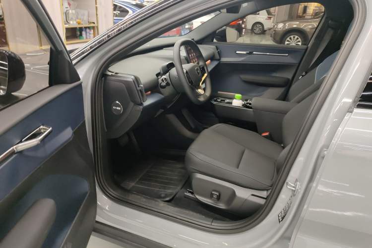 Used Volvo EX30 2025 Rear-Drive Long-Range Version Ultra Driver Seat