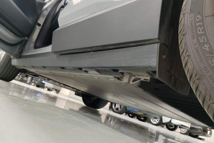 Used Volvo EX30 2025 Rear-Drive Long-Range Version Ultra Left Side Sill