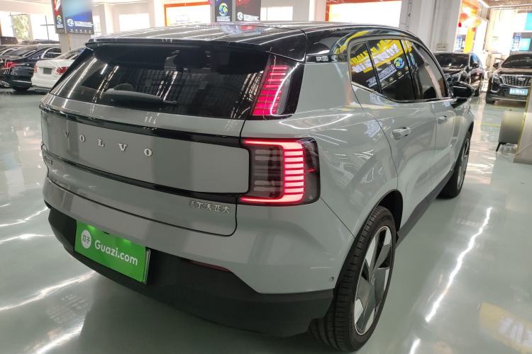 Used Volvo EX30 2025 Rear-Drive Long-Range Version Ultra Rear Right 45 Deg