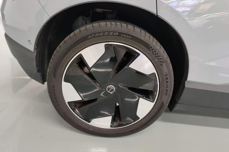 Used Volvo EX30 2025 Rear-Drive Long-Range Version Ultra Right Rear Wheel Hub